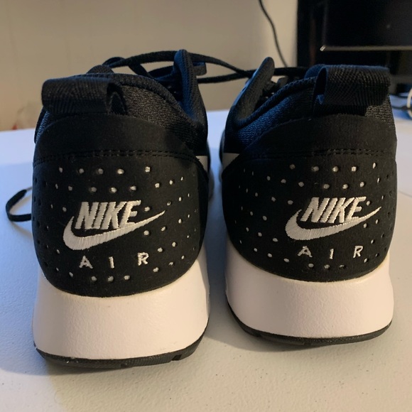 Nike Tavas shoes. Like new - Picture 3 of 4